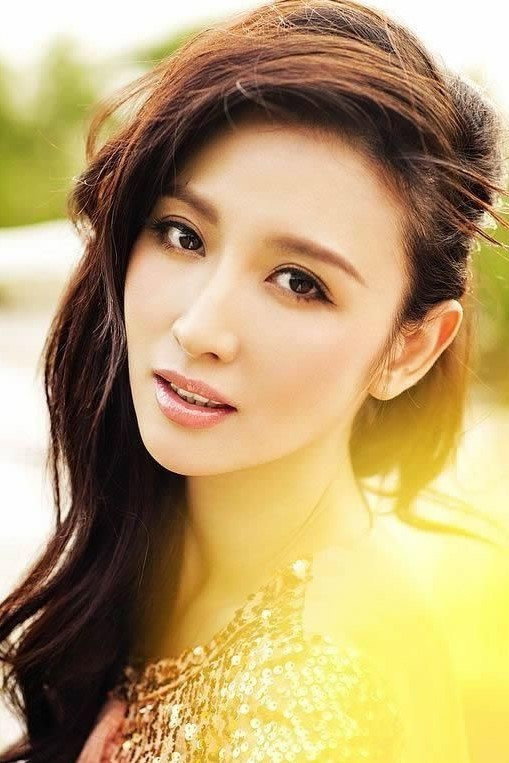 张萌 as Sister Chai in My Girlfriend is an Alien