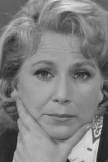 Эмма Сидорова as Olga Petrovna Ryzhova in Colleagues