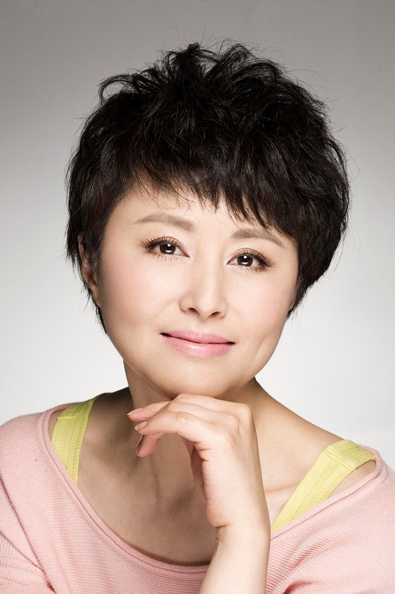 刘洁 as Wan Xiu in Love in Shanghai