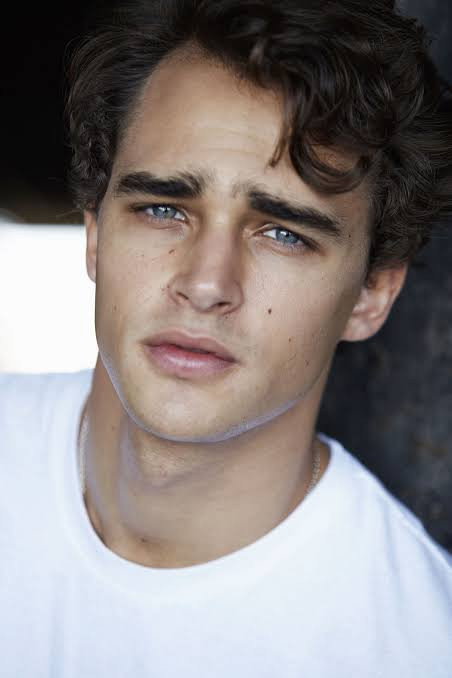 Pepe Barroso as James Hunter in Love Me Love Me 2