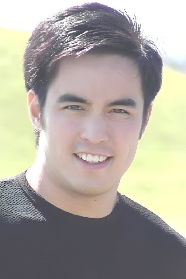 Onemig Bondoc as Jose Mari "JM" Rodriguez in T.G.I.S.