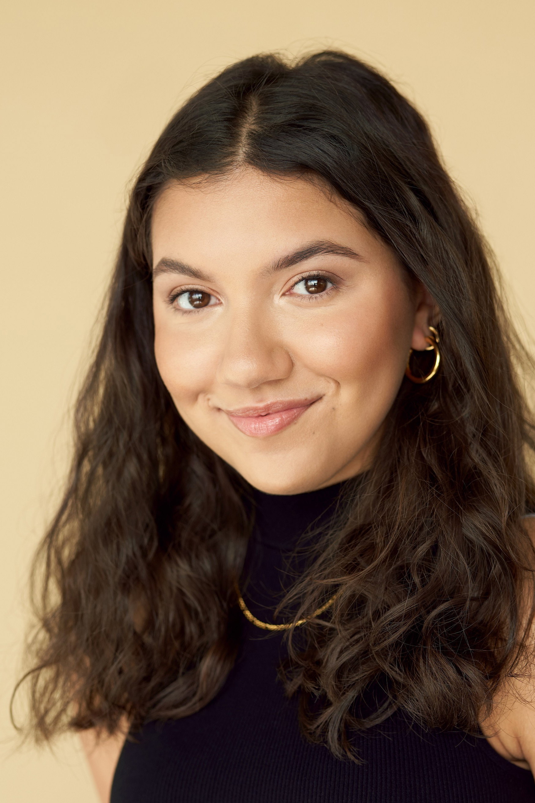 Dounia Ouirzane as Emy in First Line