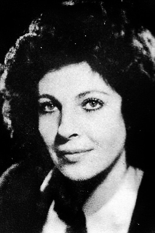 Semra Savaş as Hayriye Hanım in The Fall of Leaves