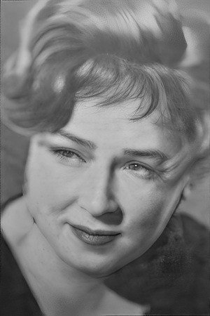 Валентина Чемберг as Mrs. Higgins in Eliza Doolittle