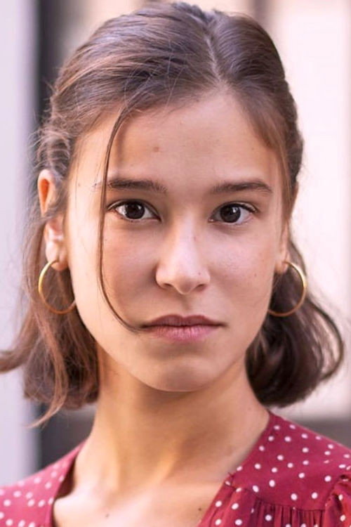 Léa Lopez as Mathilde in Toni
