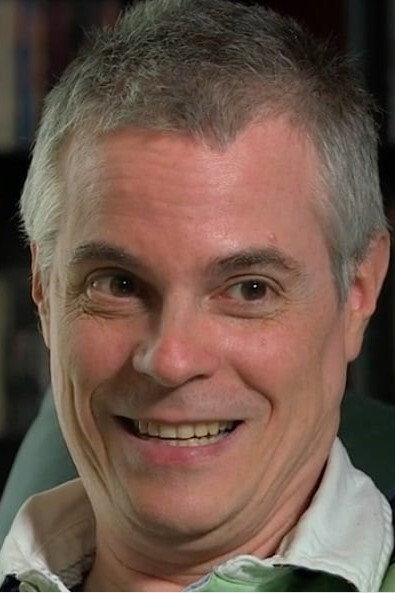 Simon Boisvert as Vincent in Des gars, des filles et un salaud