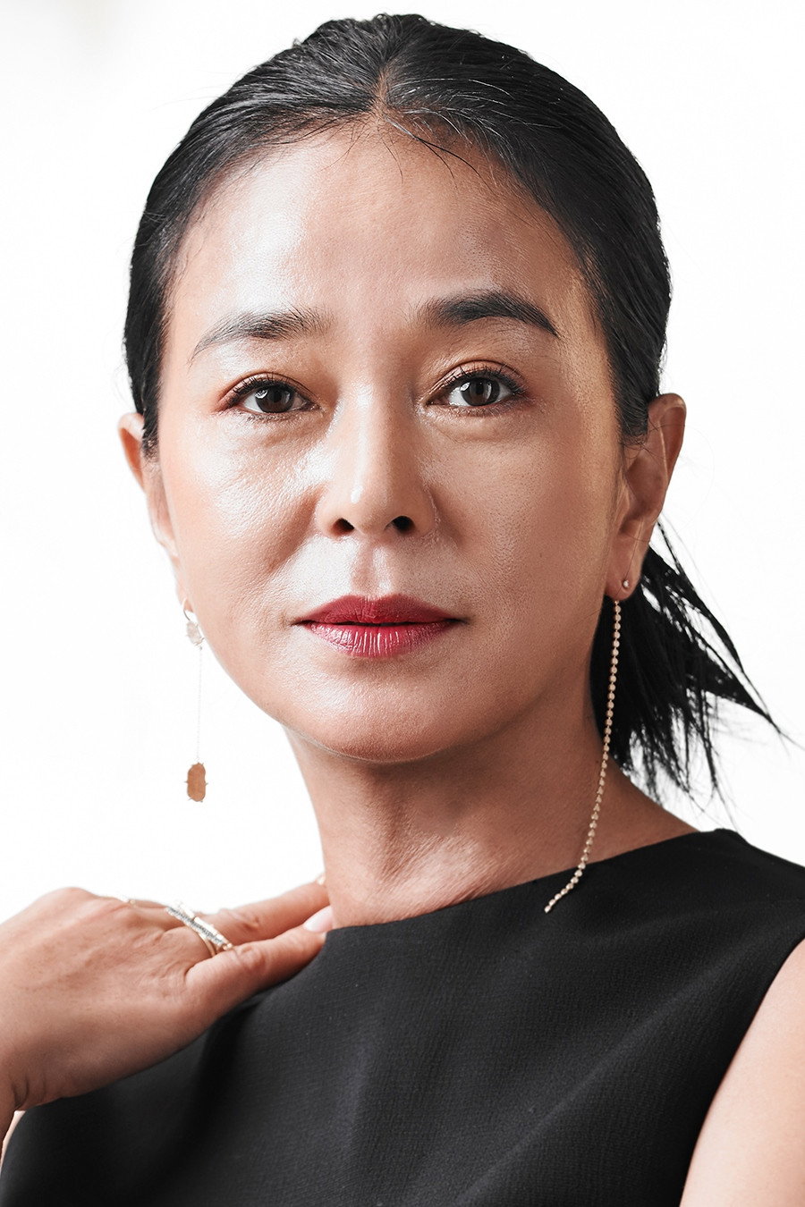조민수 as Yoon Ji-ah in Mother and Mom
