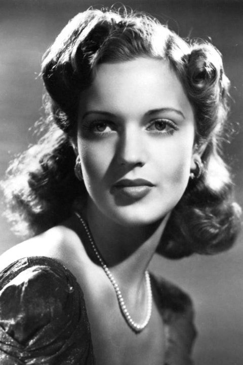 Cobina Wright as Estelle Evans in Footlight Serenade