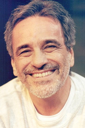 Aderbal Freire Filho as Valadares in Dente por Dente