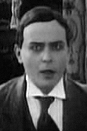 Сергей Квасницкий as Wife's lover in The 1002nd Ruse