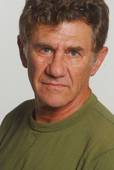 Abraham Celektar as Peter Miller in Tzomet Miller
