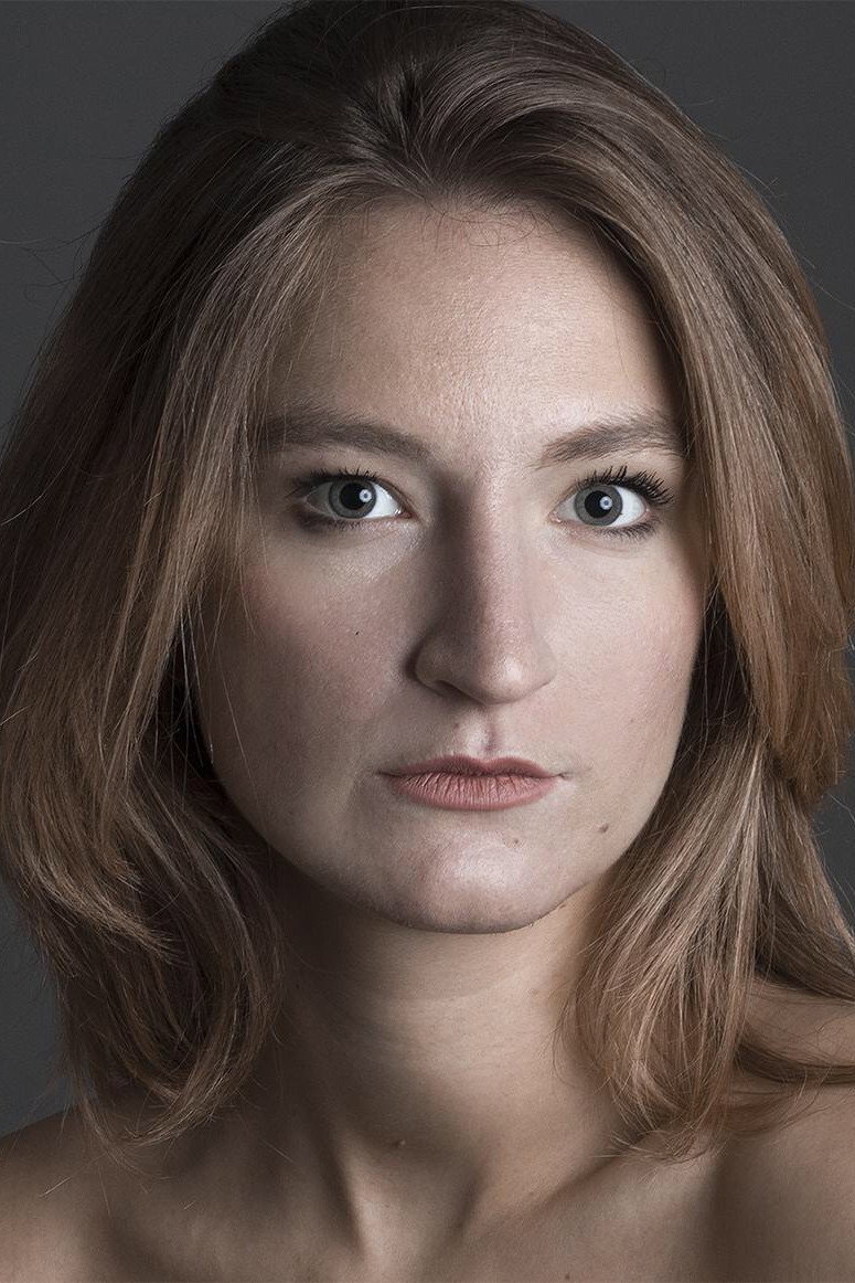 Margarida Bakker as Xana in Praxx Fim de Semana