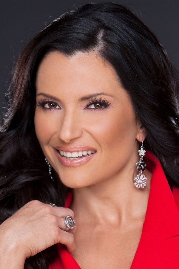 Martha Julia as Lucrecia Montero in Olvidarte Jamás