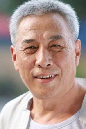 Yonggui Wang as Yang Xiao Xiao's father in Nightmare