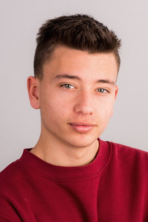 Javier Mendo as Miguel in La madre