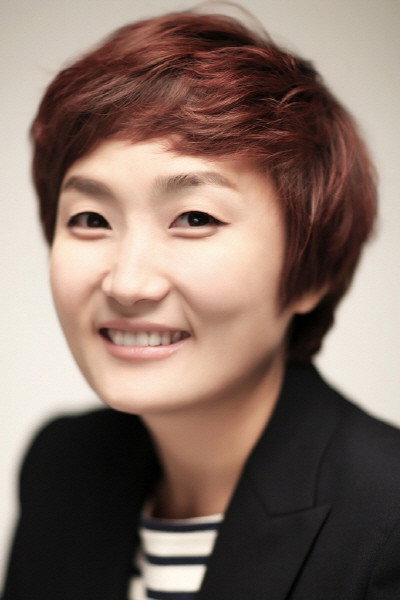 박경림 as Jung Eun-sil in Truth