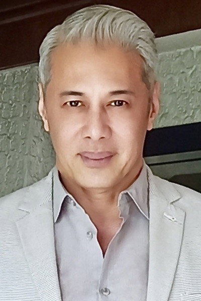 Pontri Bernardo as Eng'r. Joseph Javier in Vince & Kath & James