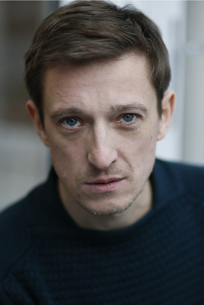 Maxence Dinant as Commissario Dumont in Une Bouffée D'air