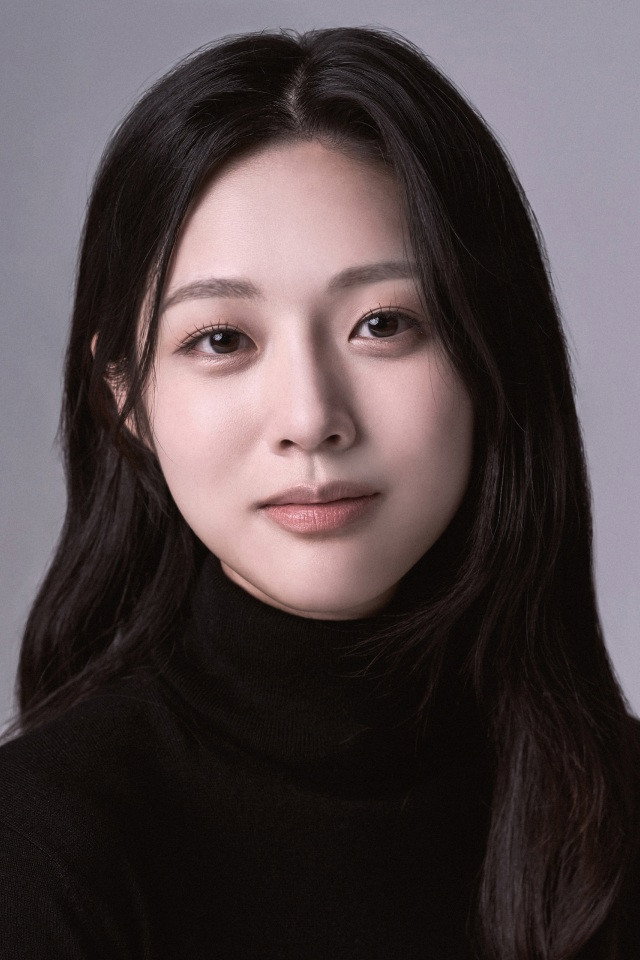 박주원 as Lee Jung-hwa in Gangnam B-Side