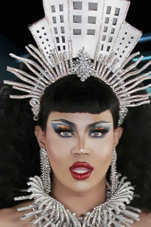 Viñas Deluxe as @marymotherofjesus in Mama Mary is a Drag Queen