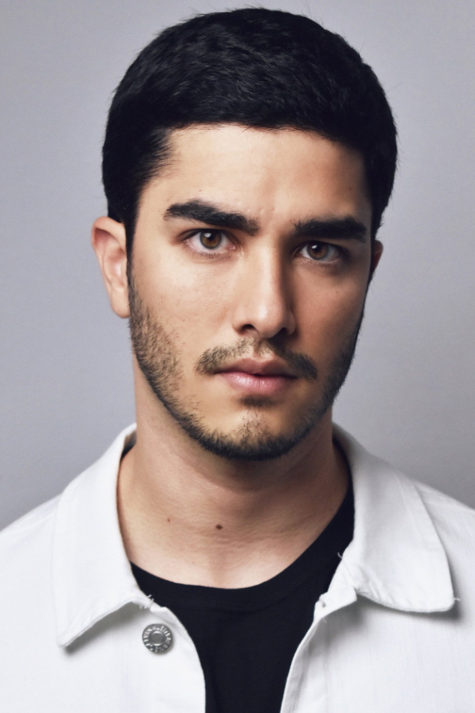 Leonardo Bittencourt as Daniel Cravinhos in The Girl Who Killed Her Parents