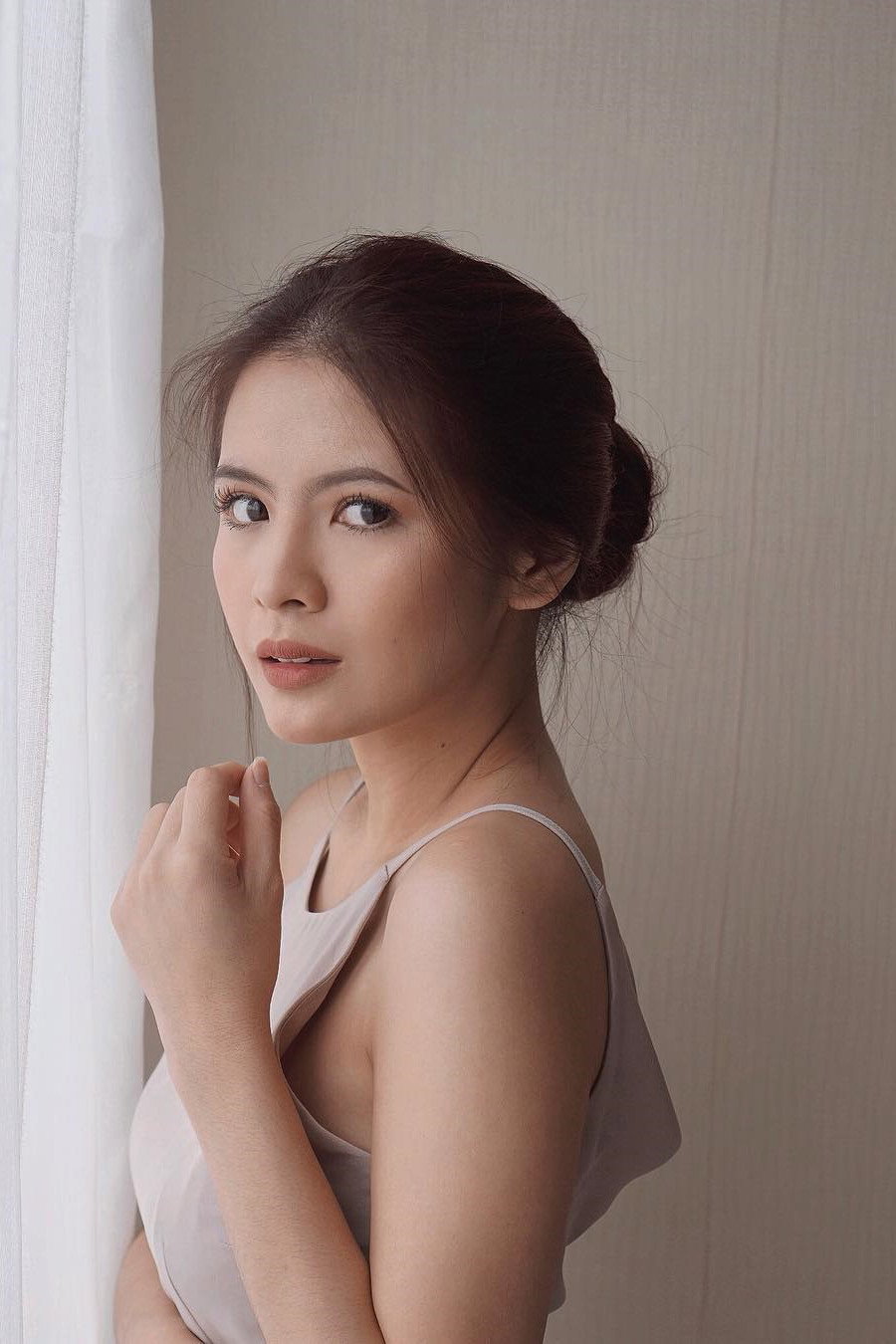 Sonya Pandarmawan as Kania in Rewrite