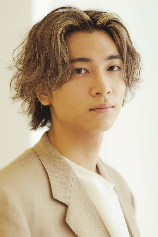 庄司浩平 as Takamichi Crystalia / Kiramai Silver in Mashin Sentai Kiramager