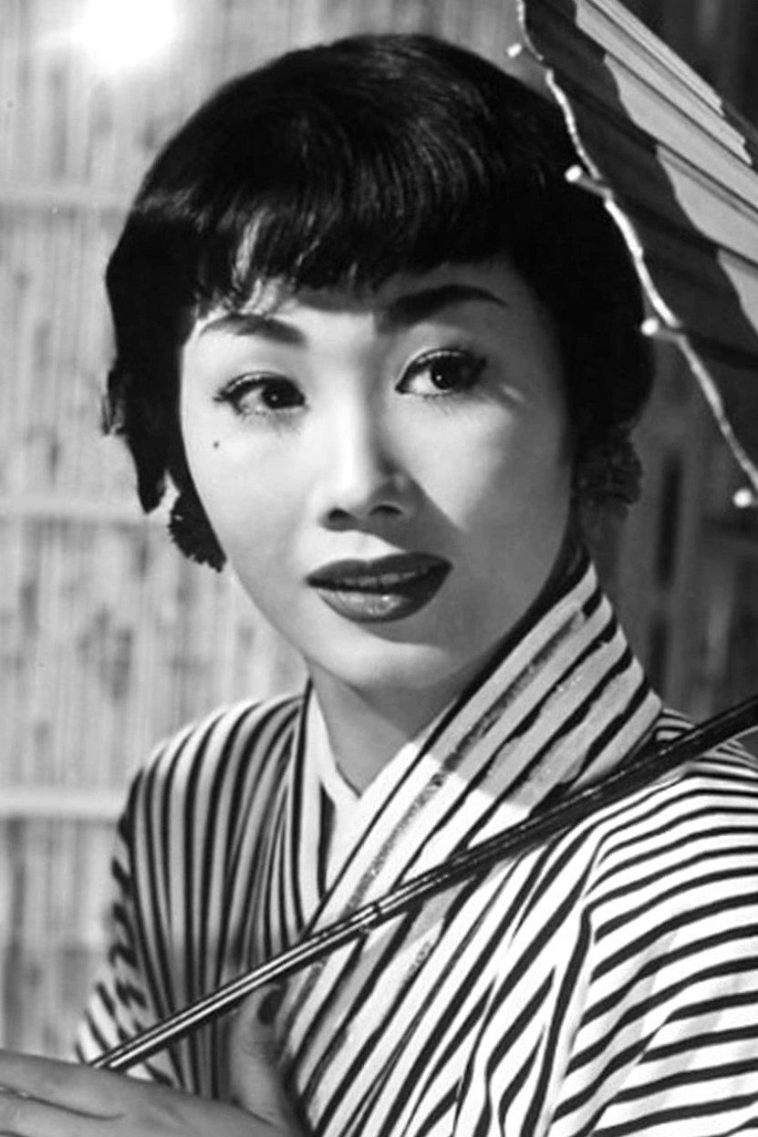 淡路恵子 as Kimiko in The Bridges at Toko-Ri