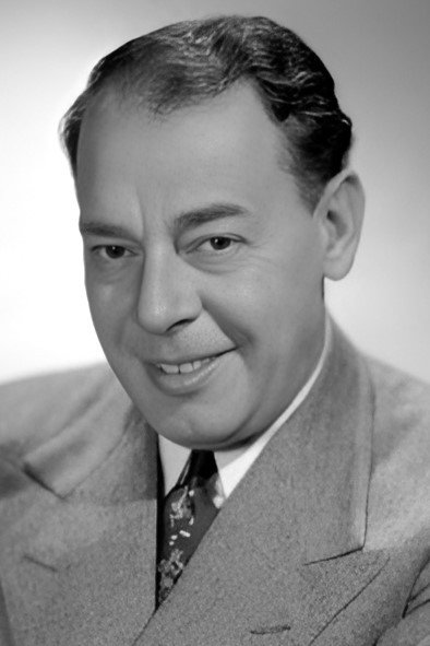 Joe E. Lewis as Lancelot Pringle McBiff in Private Buckaroo
