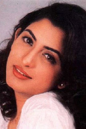 Bipasha Hayat as Mukti in Poramon
