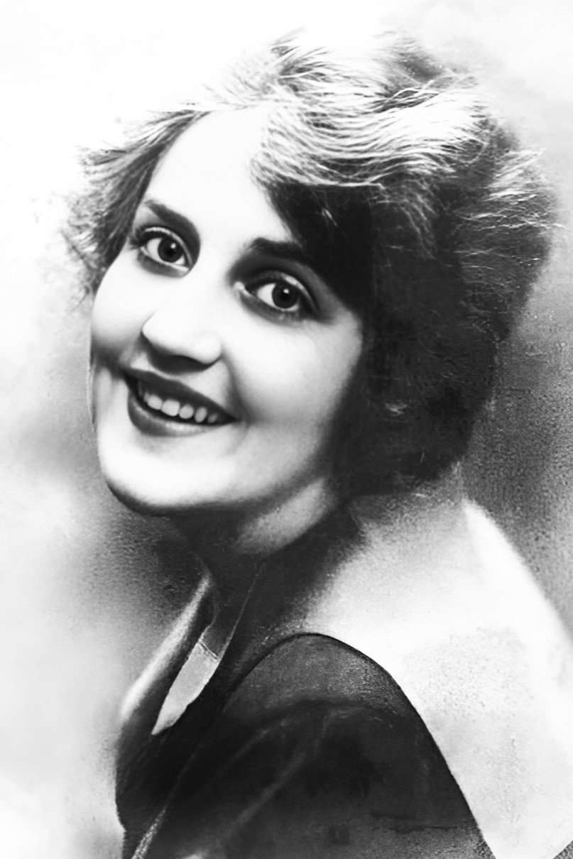 Marjorie Bennett as Mrs. Newcombe in Buckskin