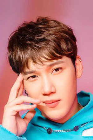 Kangsom Tanatat Chaiyaat as Tum in Seua Chanee Gayng: Freshy