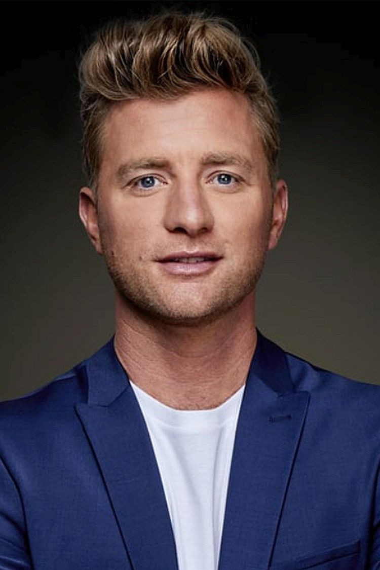 Jan Versteegh as Self - Presenter in Let's Play Ball