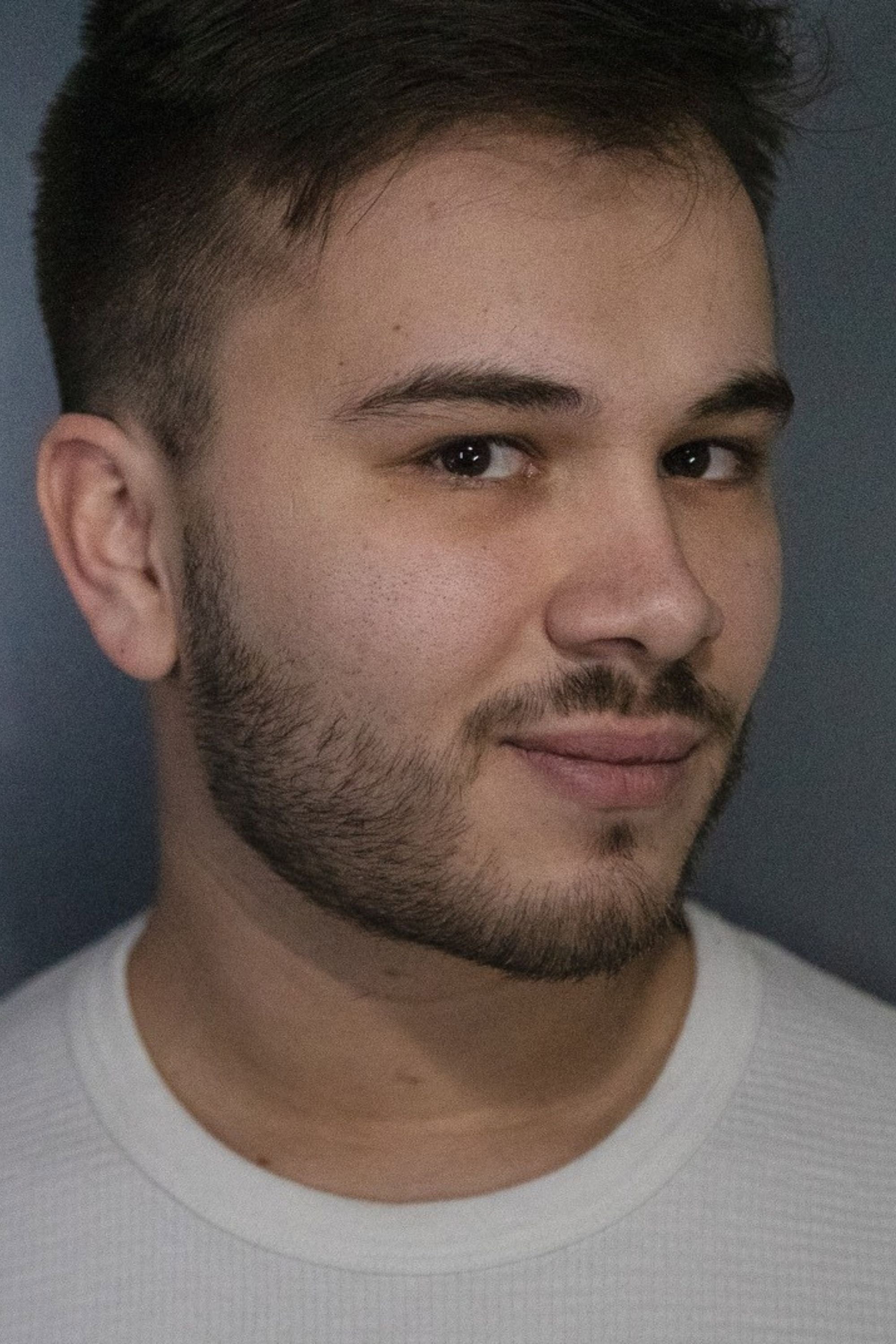Andreas Montero as lui in Quiproquo