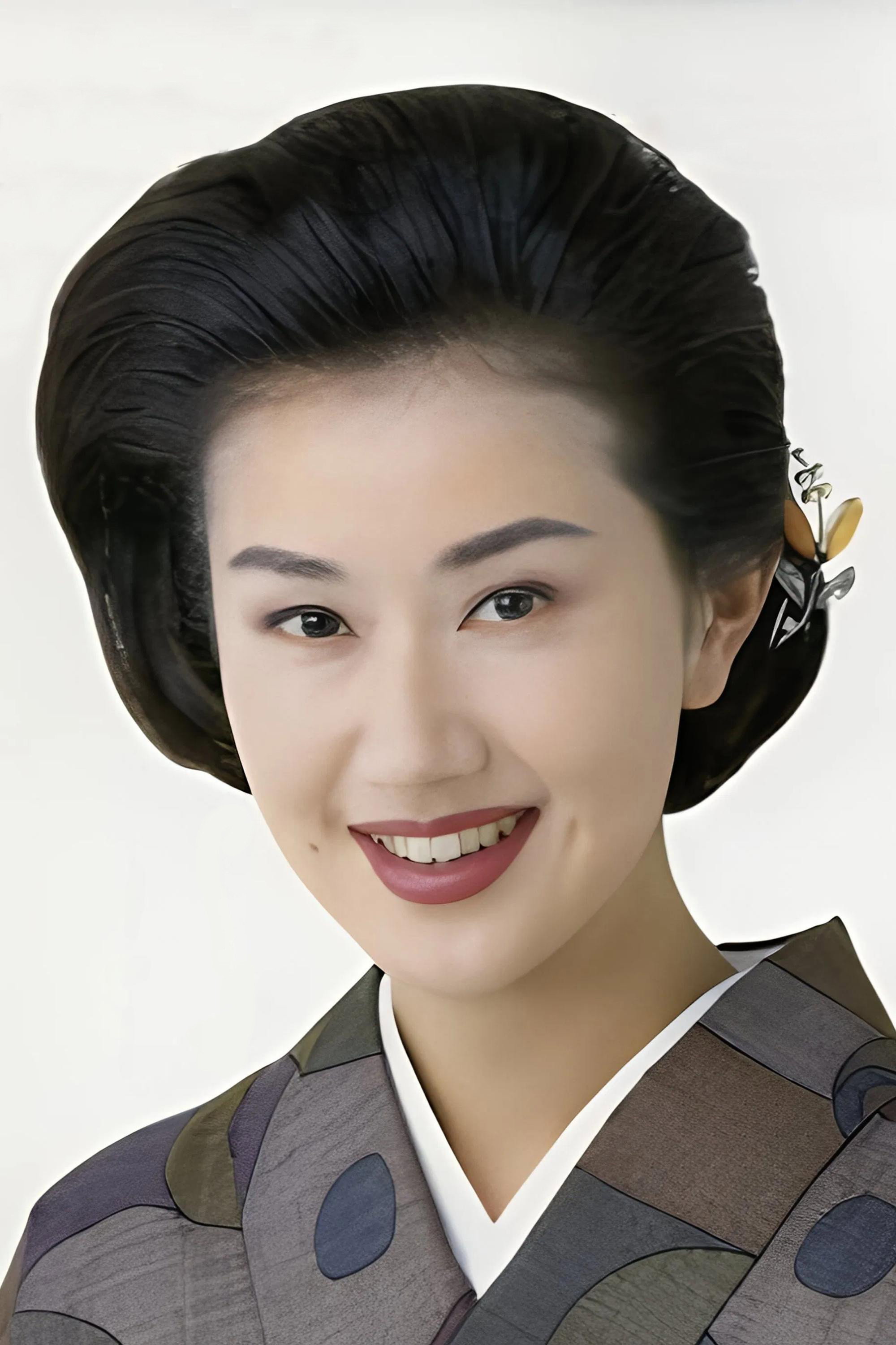中村あずさ as 中村 役 in Akireta Deka