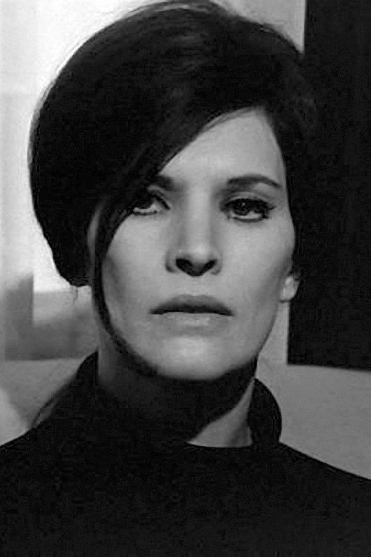 Yelena Samarina as Elizabeth Daninsky in The Werewolf Versus the Vampire Woman