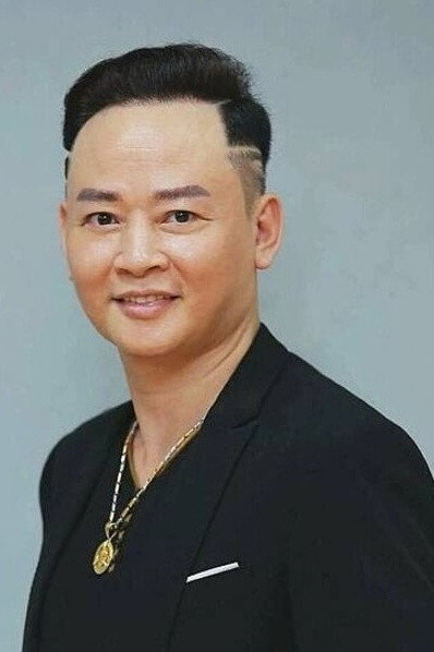 Tùng Dương as Lân in Chuyện phố phường