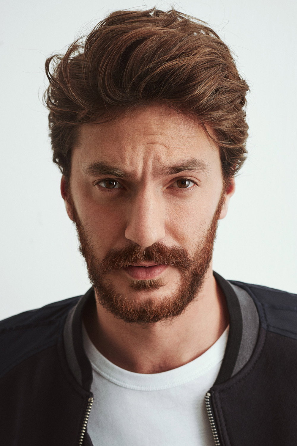 Sarp Can Köroğlu as Arda Seçkin in Gül Masalı