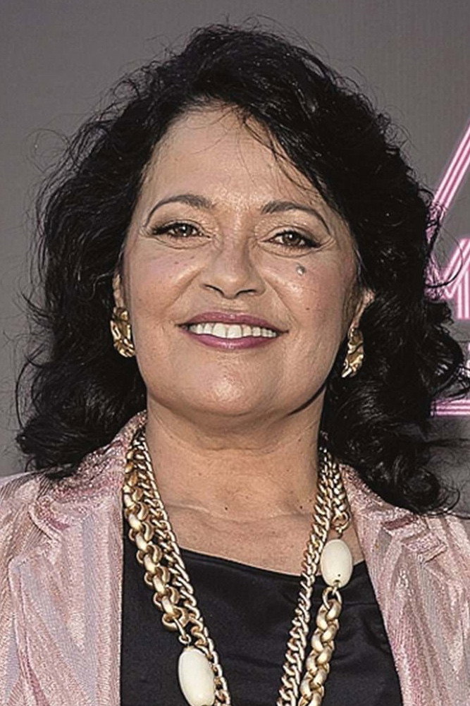 Lena Coelho as Telma in Claxon