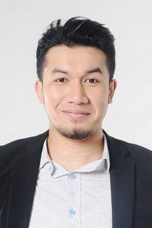 Ungku Ismail Aziz as Sharnaz in Cina Buta