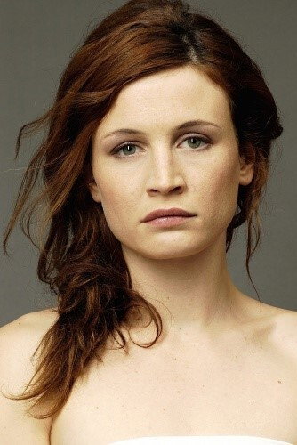 Virginie Lanoué as Emma in Merci, les enfants vont bien !
