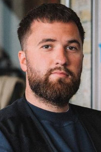 Jonas Risvig as Mand foran biograf in December