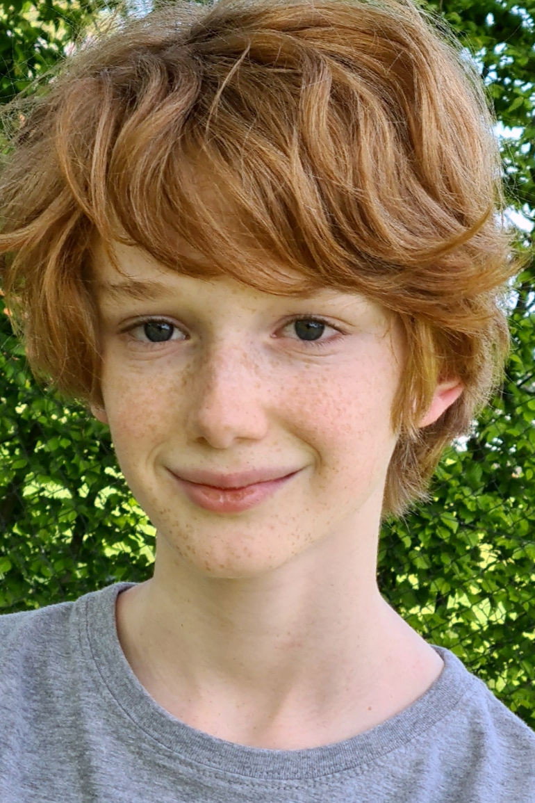 Kelyan Kezbari as Lucas in Forever Young