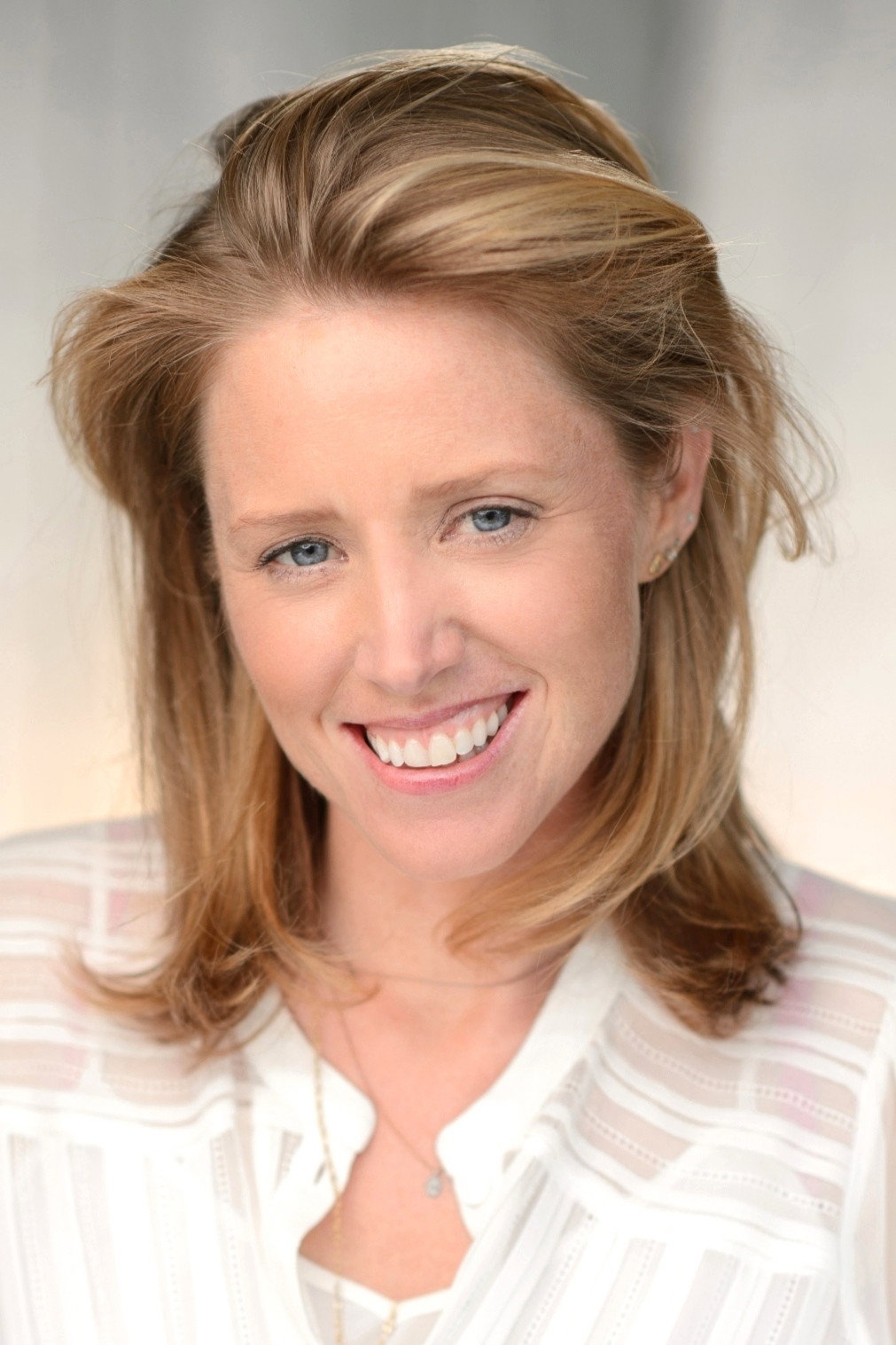 Amy Redford as Elizabeth Brenner in Giving It Up