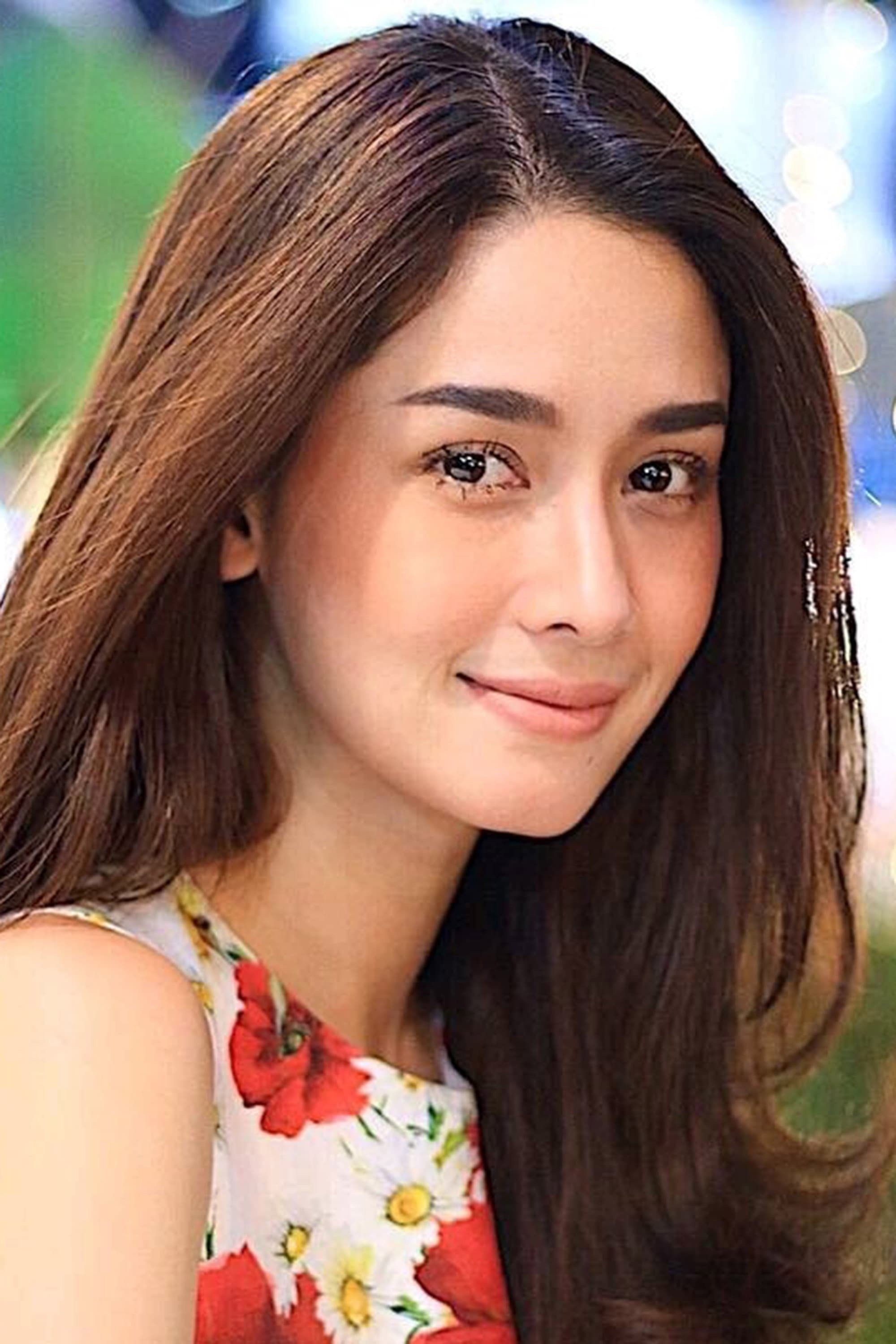 อมีนา พินิจ as Prae in The Monk and the Mafia