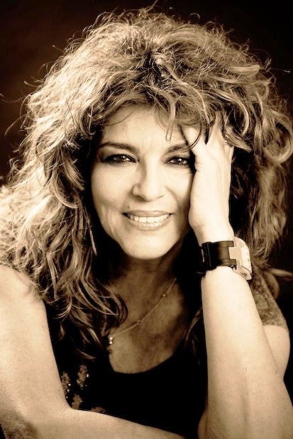 Yona Elian as Zippi in Diamonds