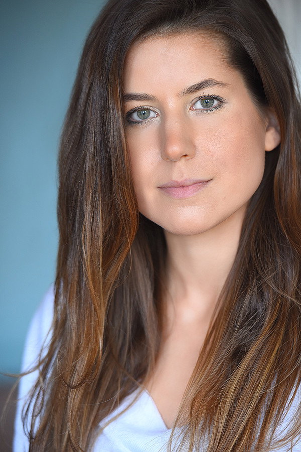 Nora Heschl as Tessa Kurtz in Dinner for Two