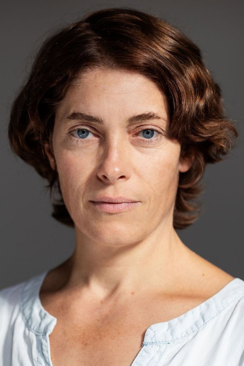 Hanna Jürgens as Maria in Neandertal