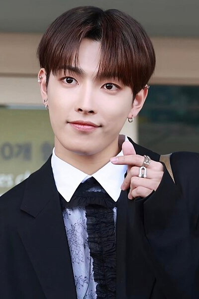 홍중 as Self in ATEEZ x Wonderwall