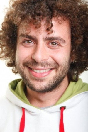 Erkut Emre Sungur as Aras in Bir Hikayem Var
